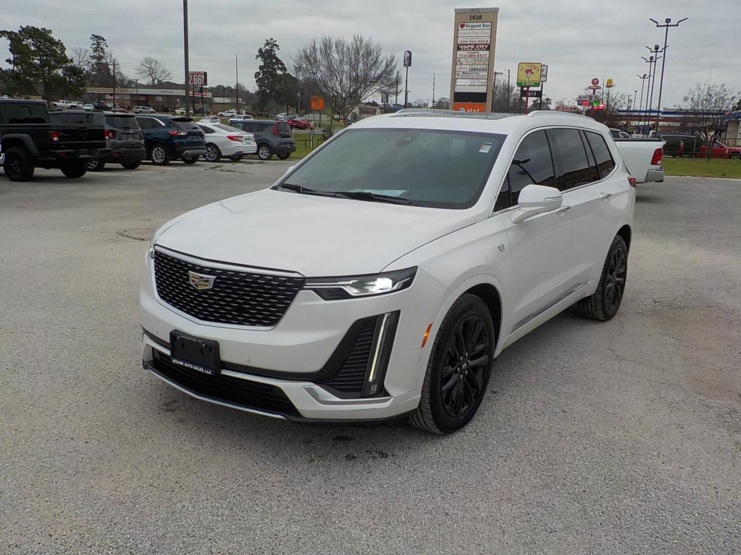 2020 White /Black Cadillac XT6 (1GYKPCRS2LZ) , located at 1617 W Church Street, Livingston, TX, 77351, (936) 327-3600, 30.710995, -94.951157 - ONE OWNER!! LOW LOW MILES!! WOW! Come cruise in the Cadi! This thing is sporty! - Photo#3